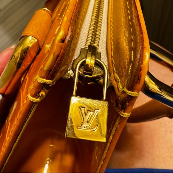 LOUIS VUITTON
Mango Monogram Vernis Forsyth PM Bag - Picture 3 of 12